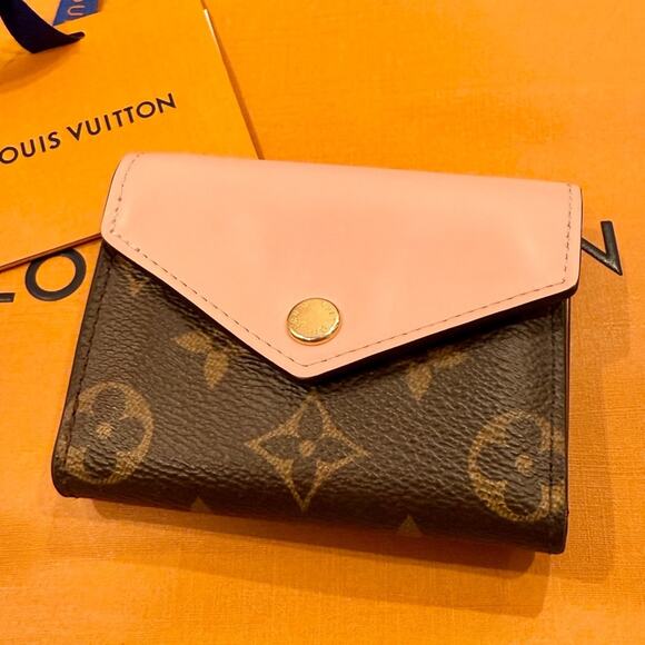 Louis Vuitton Zoe Wallet - Picture 1 of 9
